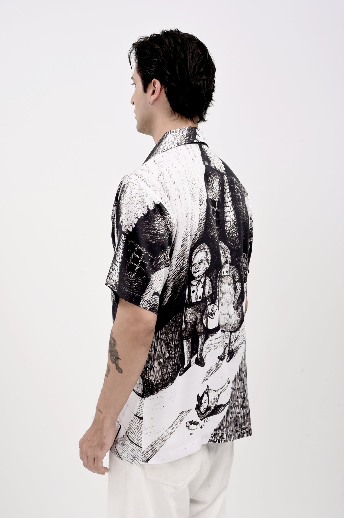 H O D | OVER-SIZED UNISEX SHIRT