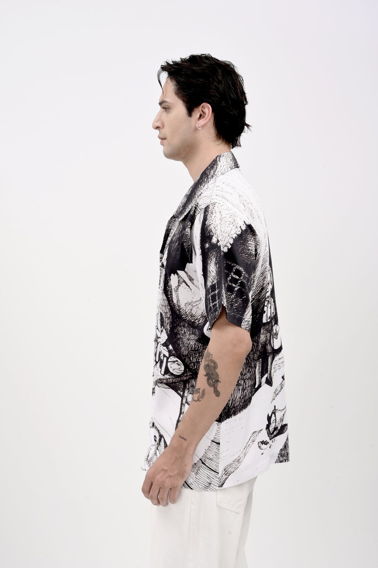 H O D | OVER-SIZED UNISEX SHIRT