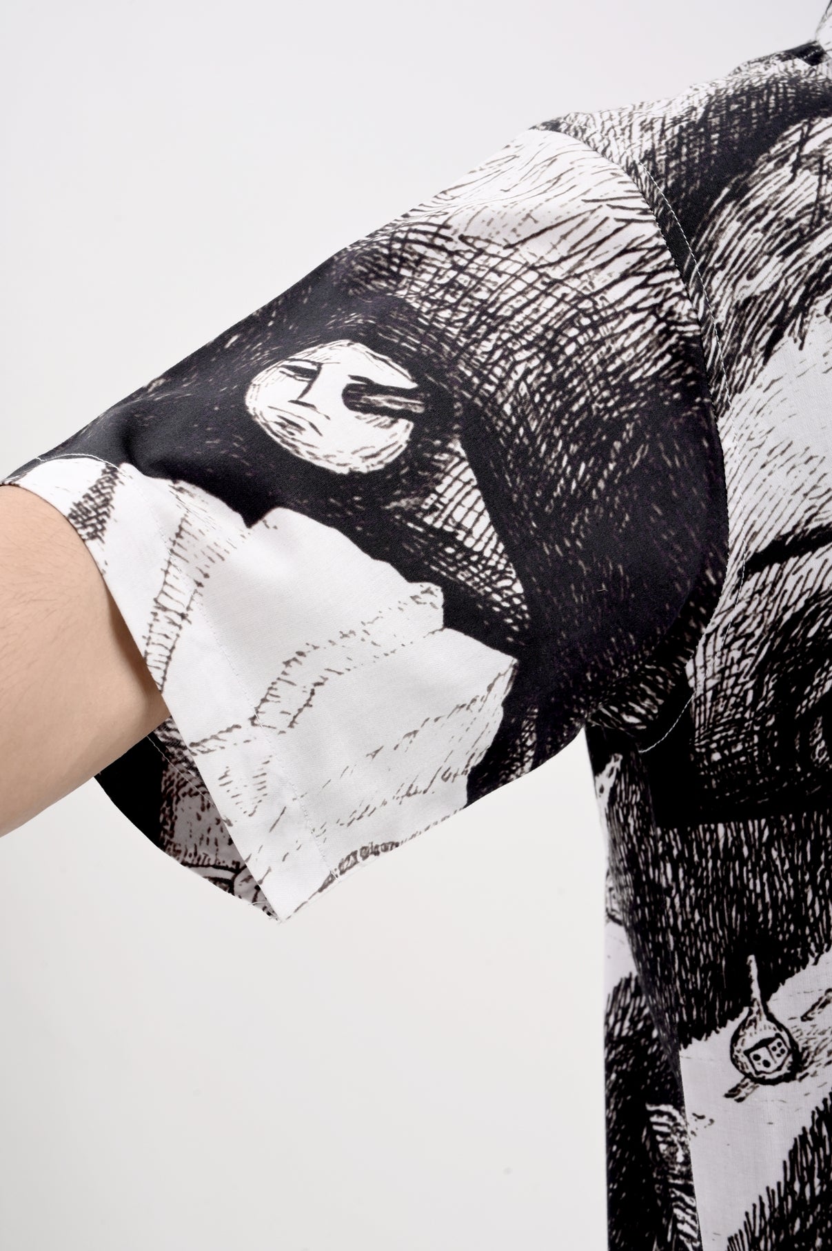 H O D | OVER-SIZED UNISEX SHIRT